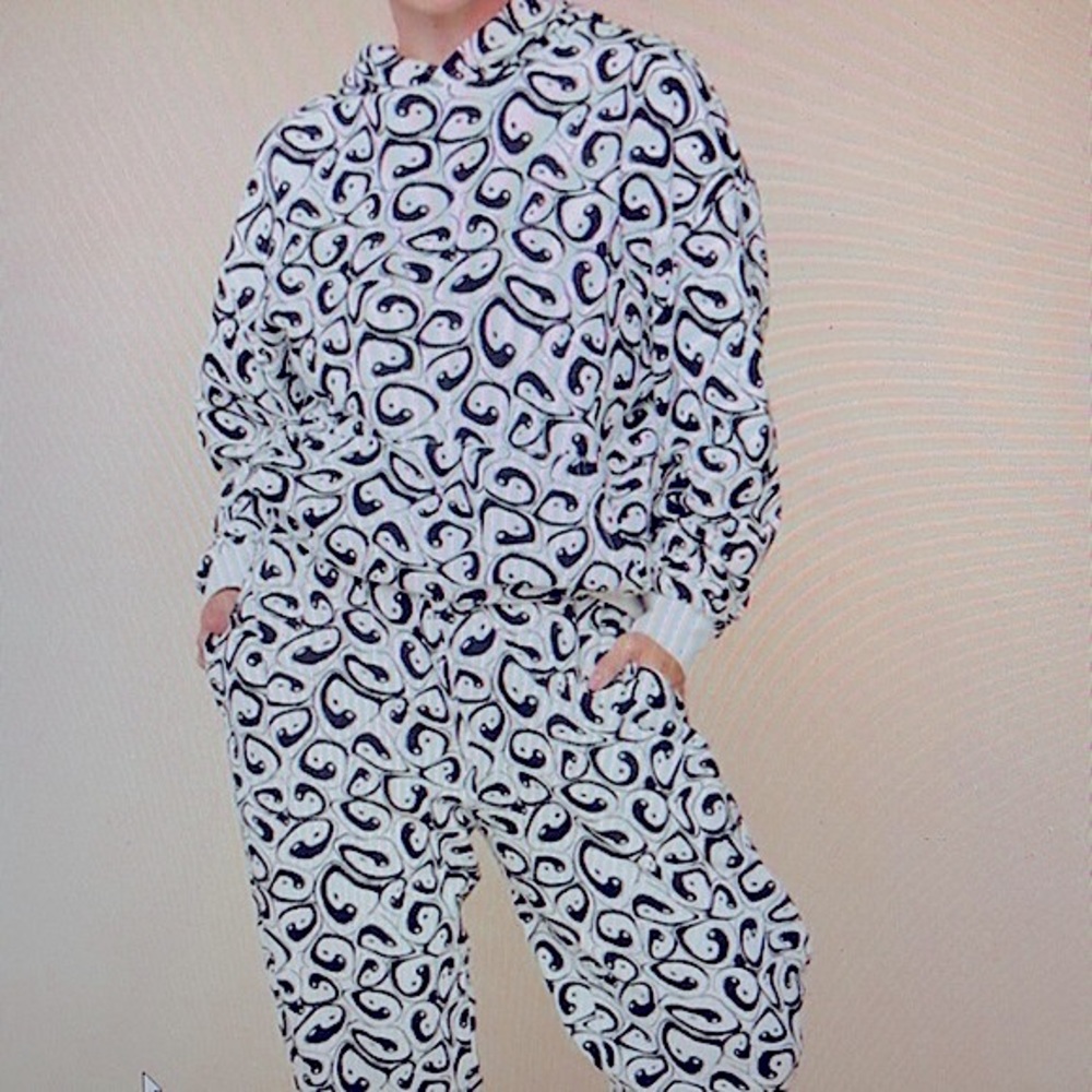EARTHBOUND - 2 Piece Abstract Black & White Yin Yang Hoodie and Pants NWT - XL
